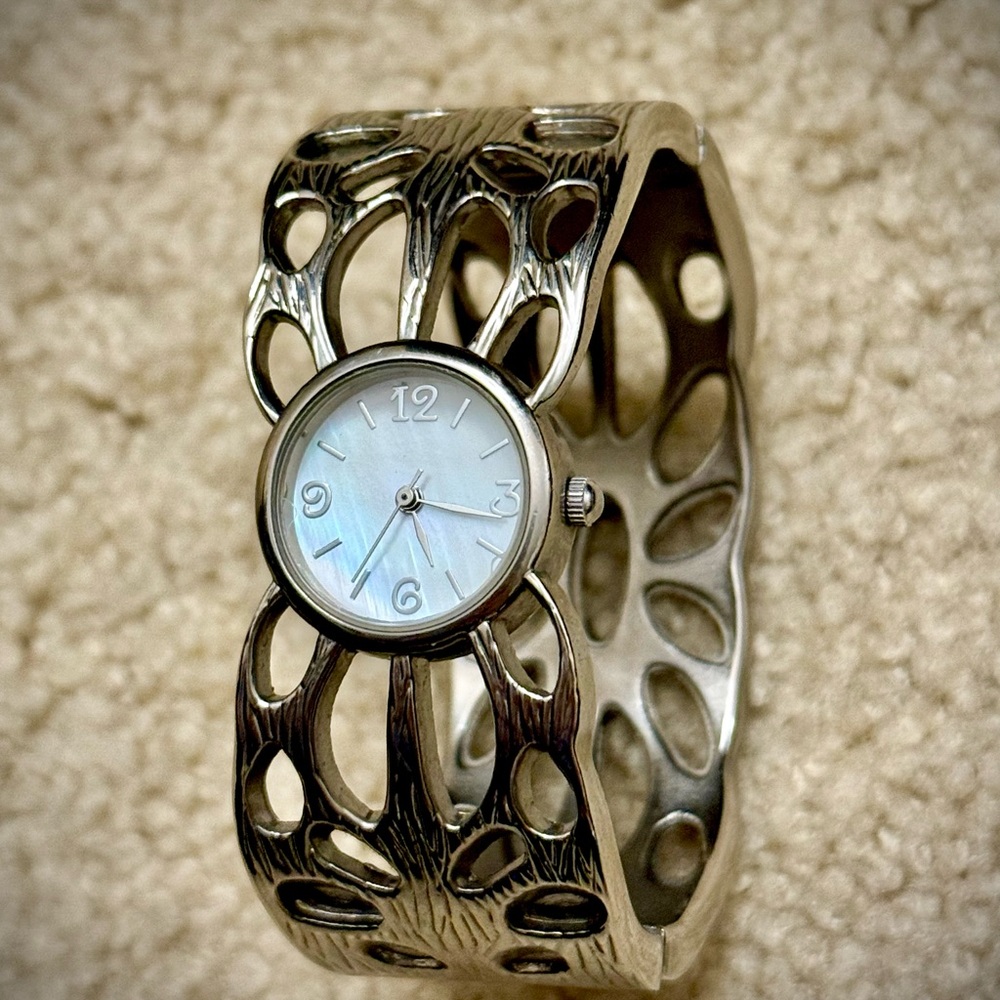 Allude NIB Quartz Bangle Watch